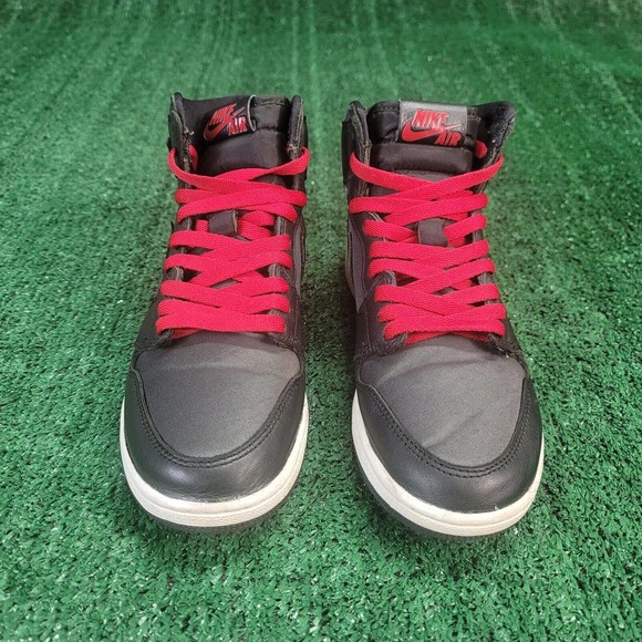 Nike Air Jordan 1 High OG Satin Black Gym Red 575441-060 SIZE 6y - Picture 4 of 11